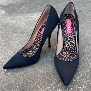 Betsey Johnson Black Pointed Toe Heels sz 7.5
